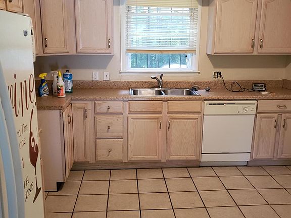4th image of 3327 Shields Ave