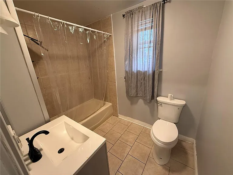 140 S 14th St #1 — Photo 7