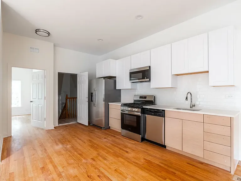 3107 N Harding Ave #1 — Photo 2
