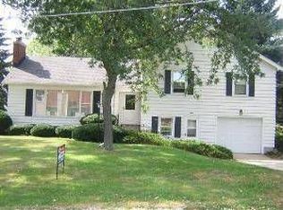 3 S Buell Ave, Aurora, IL 60506