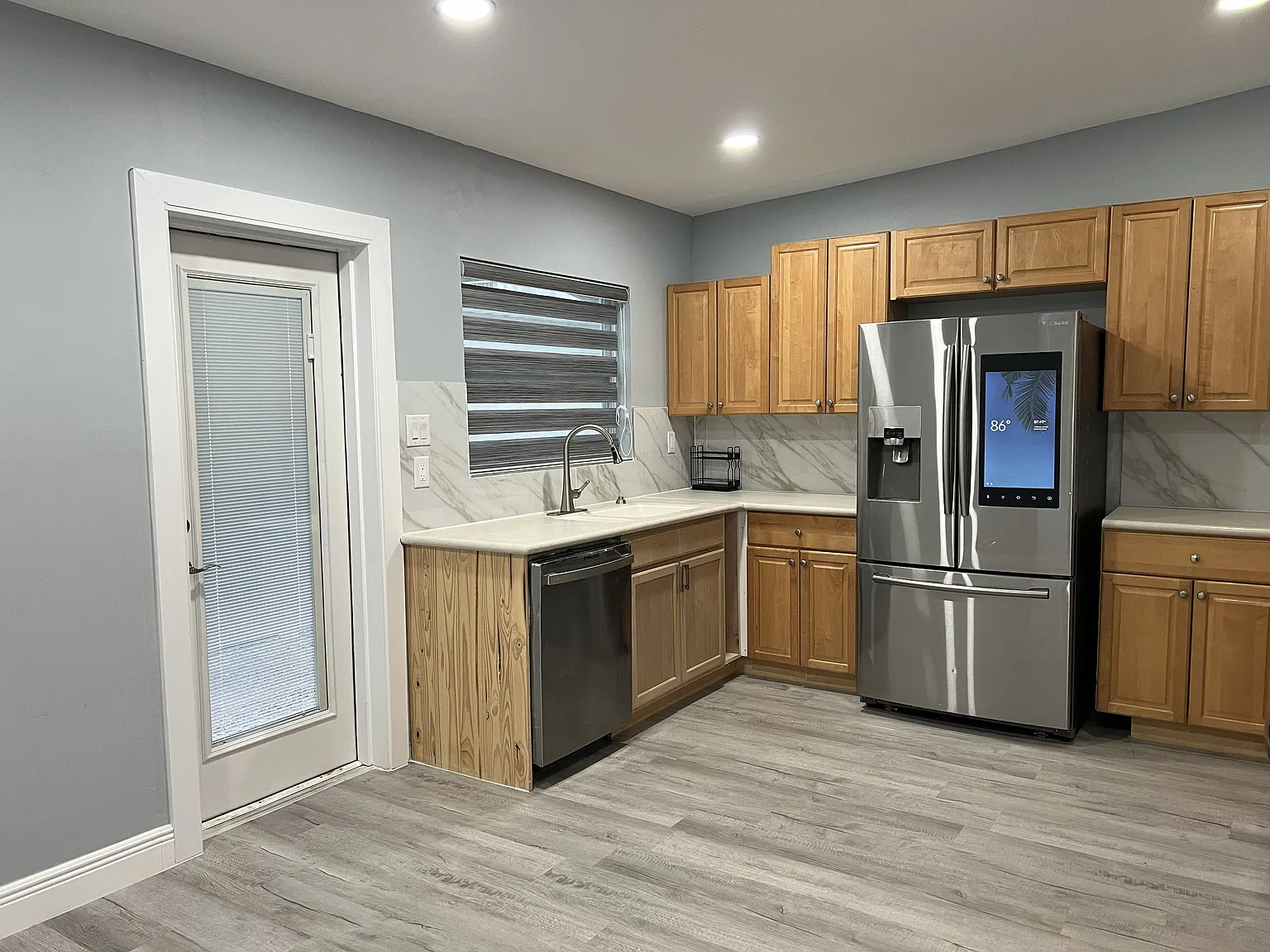2 bed, 880 sqft, $1,600 — Photo 2
