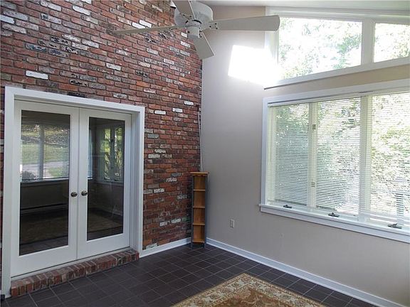 3rd image of 210 Westview Dr