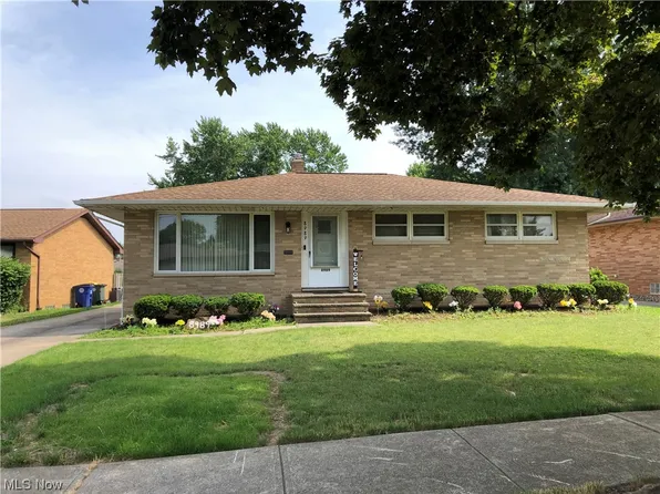 8989 Pepper Ridge Dr, Brooklyn, OH 44144