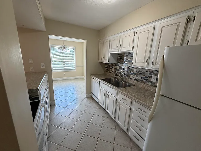 2032 Waterfront Dr N #D — Photo 11