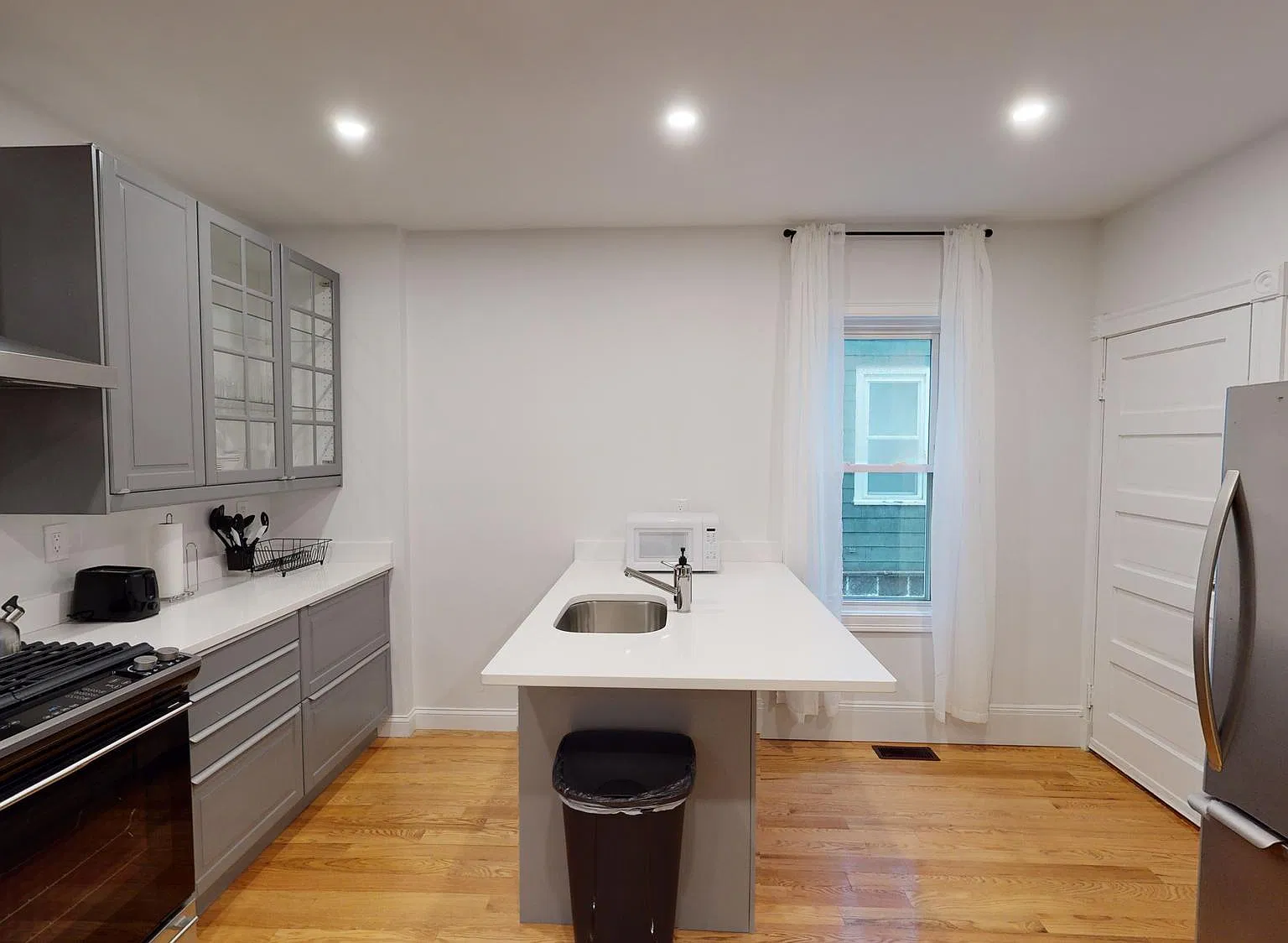 4 bed, $4,200 — Photo 3