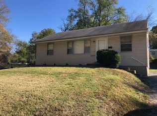 4 Elbring Dr, Saint Louis, MO 63135