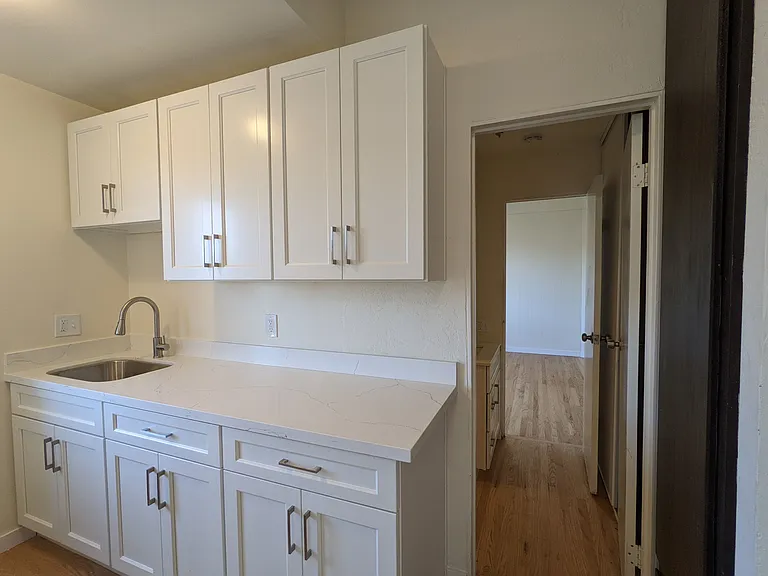 2541-2569 Le Conte Ave — Photo 28