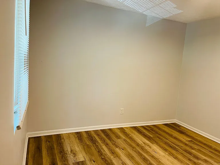 2141 Thompson Ave SE — Photo 15