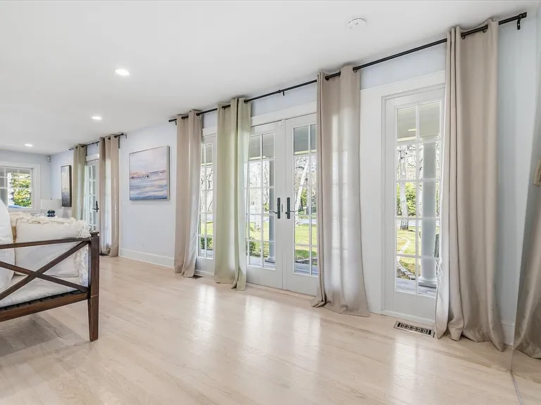 49 Beach Ave — Photo 3