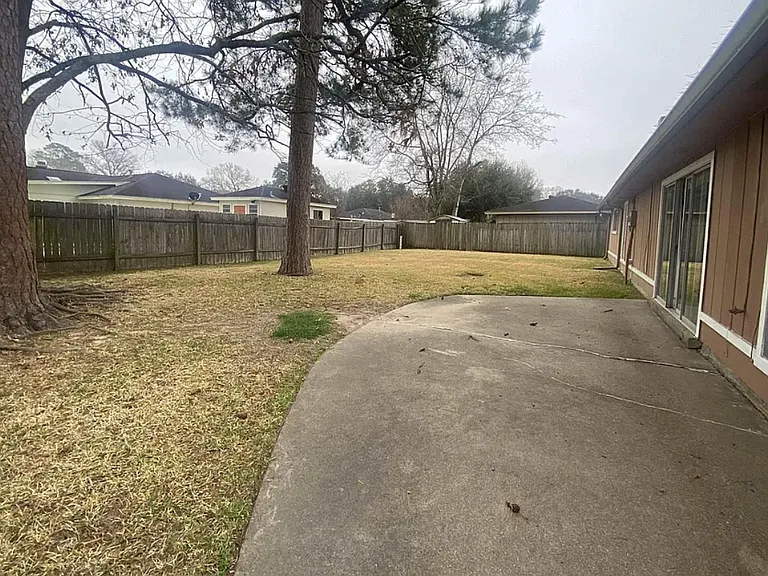 1170 Brandywine Dr — Photo 2