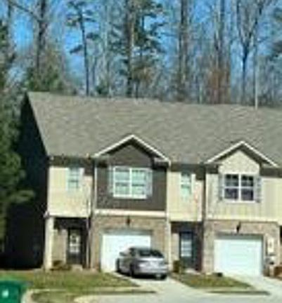 Exterior Neighborhood (street photo)