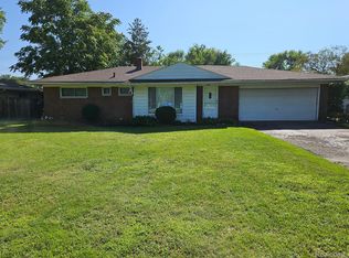 3620 Clintonville Rd, Waterford, MI 48329