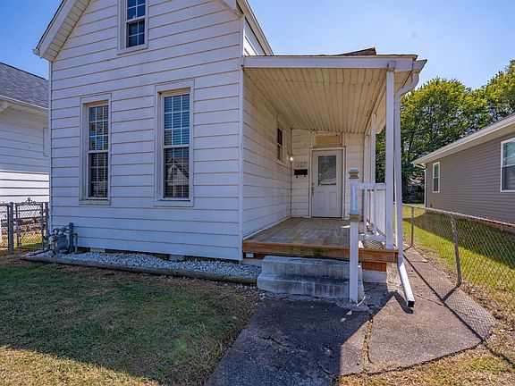 4th image of 727 Jackson Ave