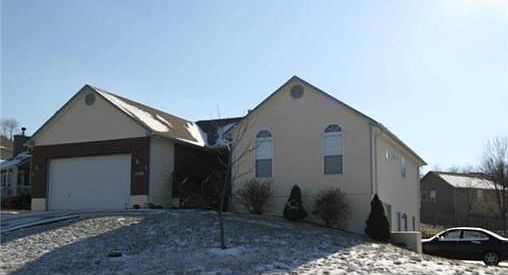 1st image of 1011 SW Clover Ct