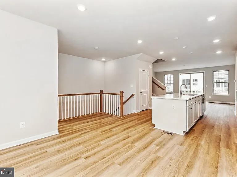 9304 Barnes Loop — Photo 8