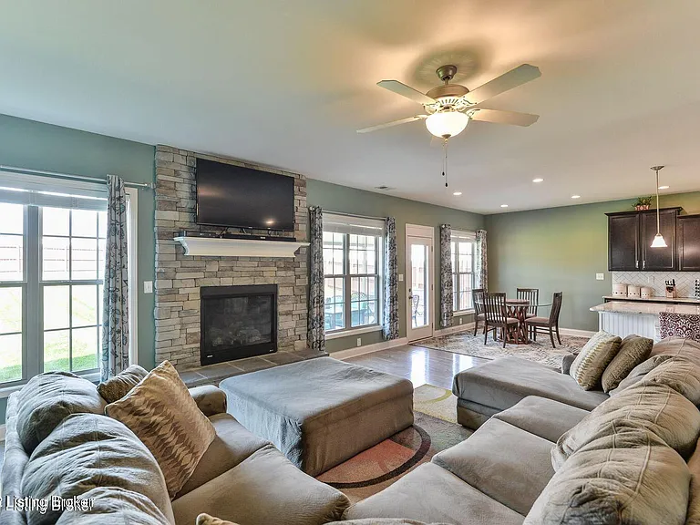 1917 Carabiner Way — Photo 16