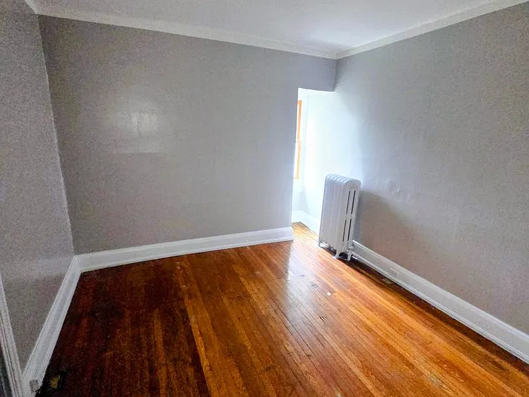 1048 W Walnut St — Photo 7