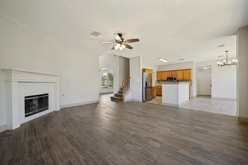 4 bed, 3.0 bath, 2698 sqft, $2,110 — Photo 3