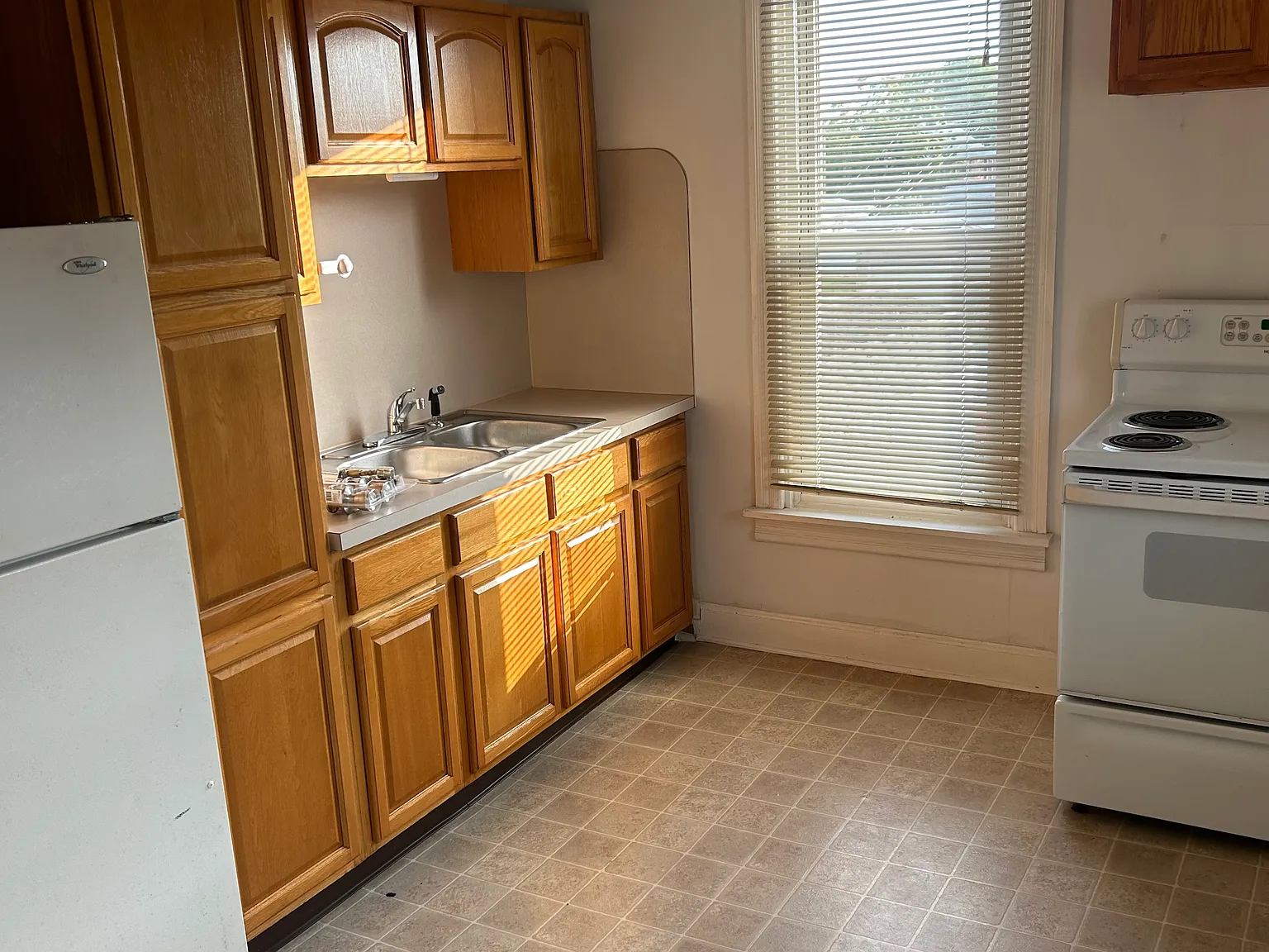3 bed, 1200 sqft, $1,500 — Photo 2
