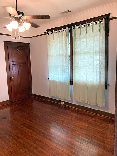 2401 Jasmine St Photo 1