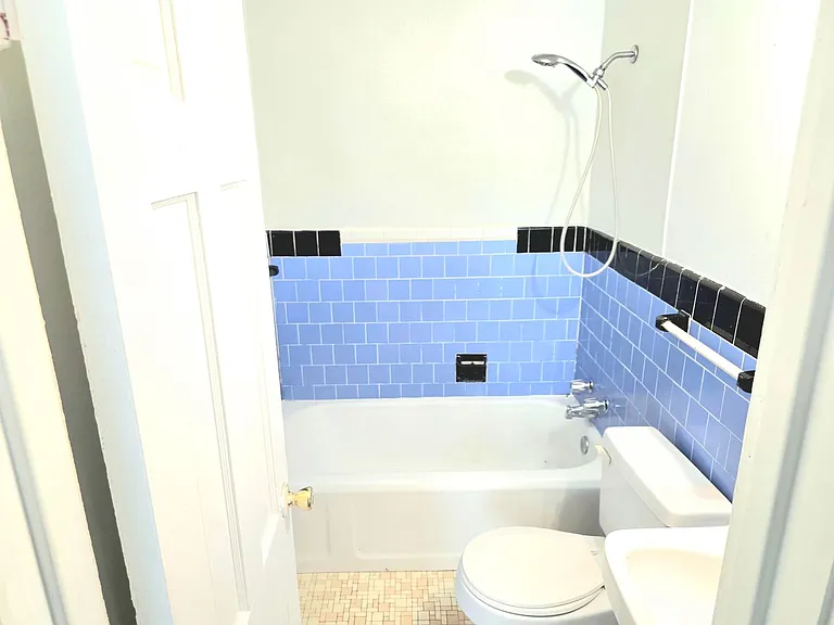 2621 Windsor Ave — Photo 8