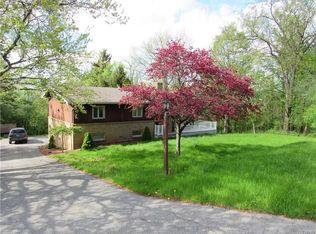5 Salisbury Dr, New Hartford, NY 13413