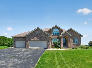129 Titleist Trl, Poplar Grove, IL 61065