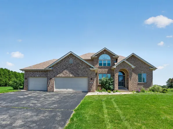 129 Titleist Trl, Poplar Grove, IL 61065