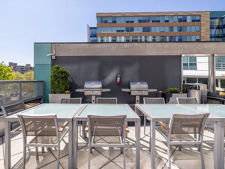 Grilling station at Leo