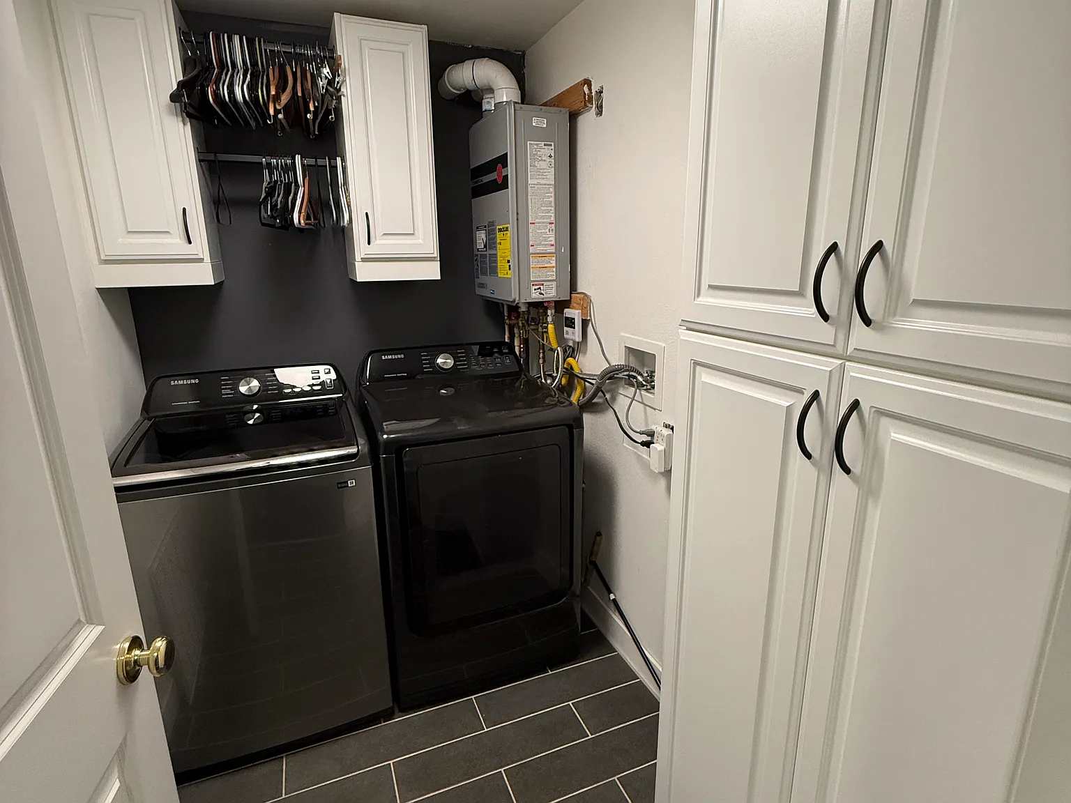 3 bed, 1934 sqft, $4,299 — Photo 2