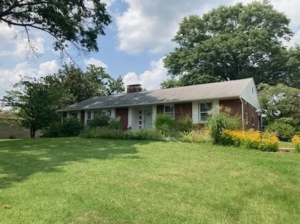 303 E Maxwell St, Newton, IL 62448