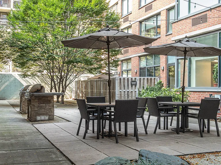 505 W 54th St #10 — Photo 30