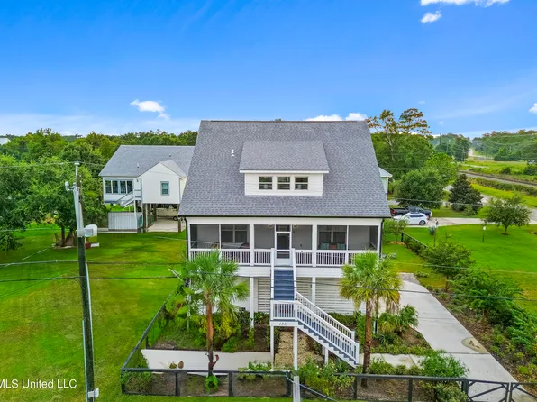 133 Beach View Dr, Pass Christian, MS 39571