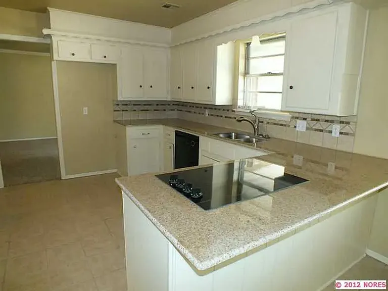 4736 S Hudson Pl E — Photo 3