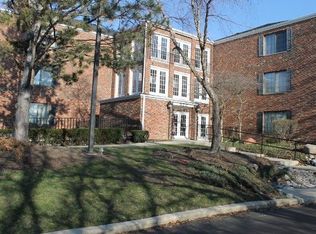 520 Biesterfield Rd APT 105, Elk Grove Village, IL 60007