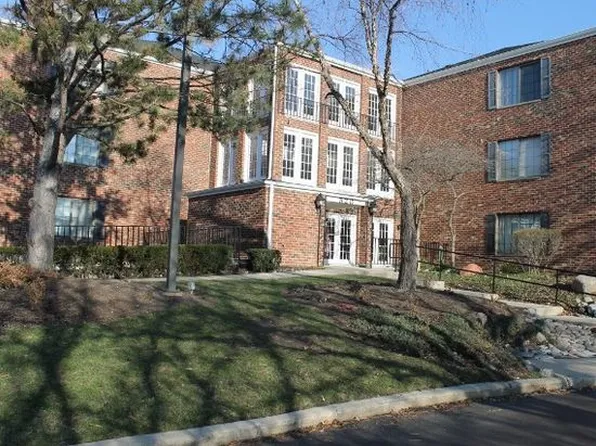 520 Biesterfield Rd APT 105, Elk Grove Village, IL 60007
