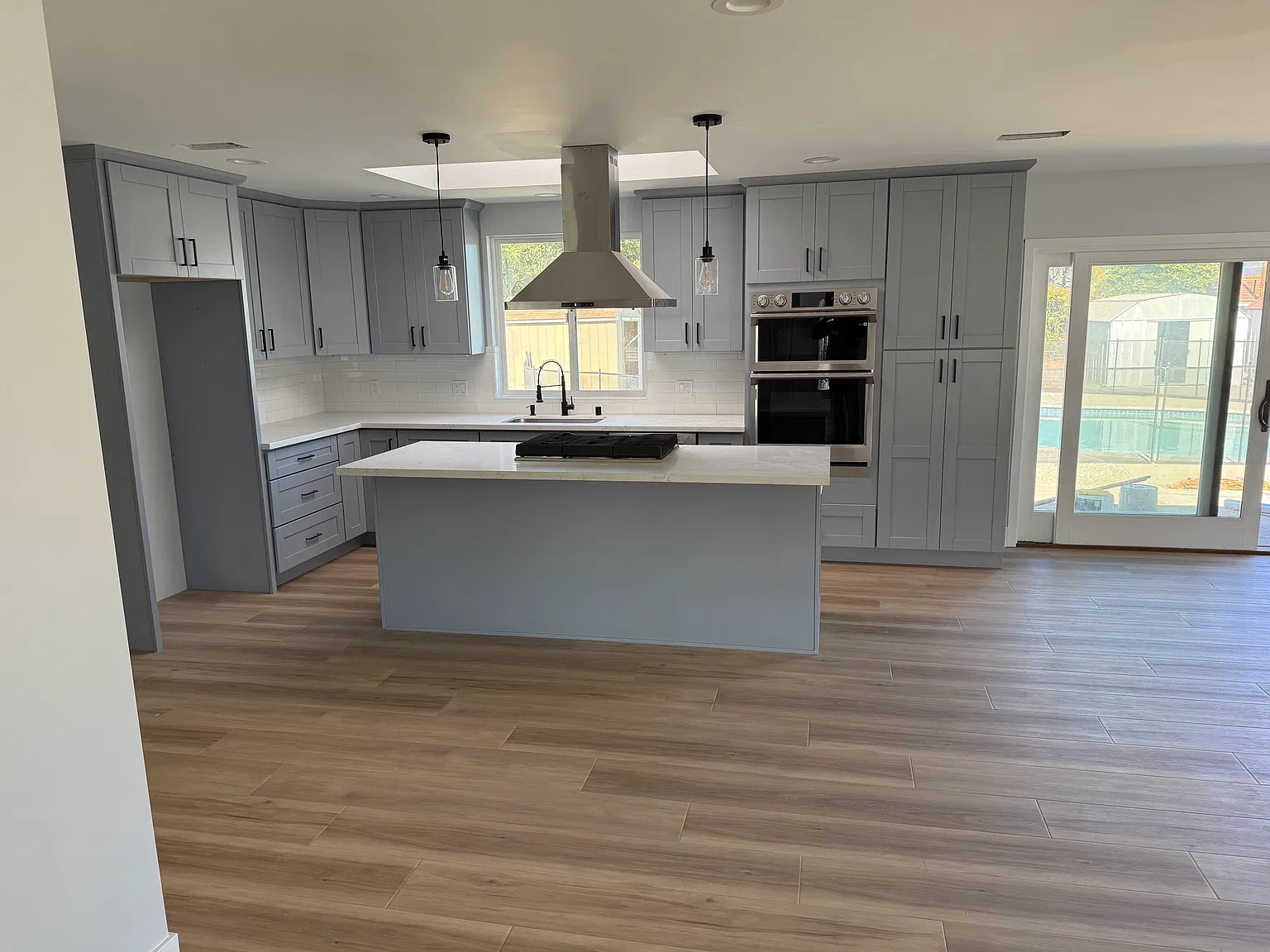 4 bed, 1650 sqft, $5,950 — Photo 3