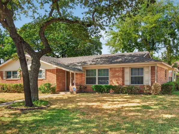 520 Circleview Dr N, Hurst, TX 76054