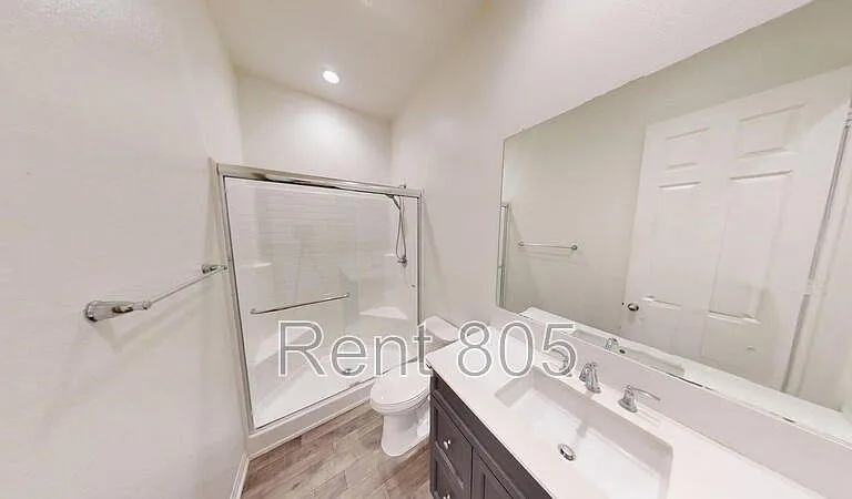 525 Eureka Dr — Photo 5