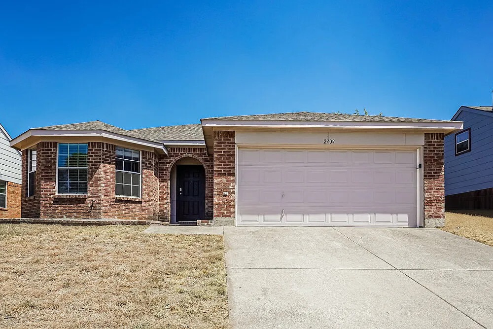 4 bed, 2.0 bath, 1623 sqft, $2,160 — Photo 1