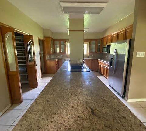 4th image of 2801 NE Heritage Dr