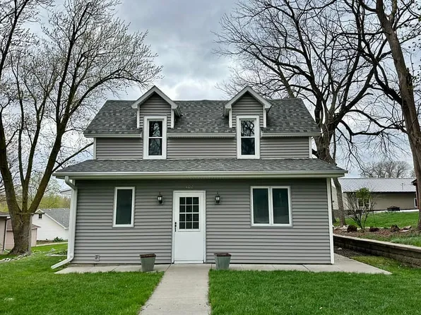 102 S Davis Ave, Oakland, NE 68045