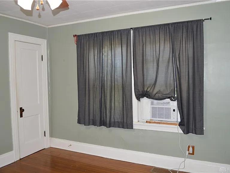 2752 Springmont Ave — Photo 17