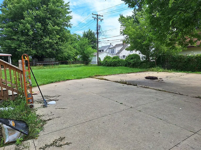 23720 Shakespeare Ave — Photo 4
