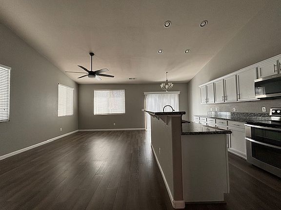 Kitchen/ Living room