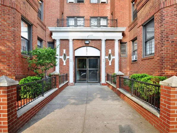 909 East 29th Street image 1 of 4