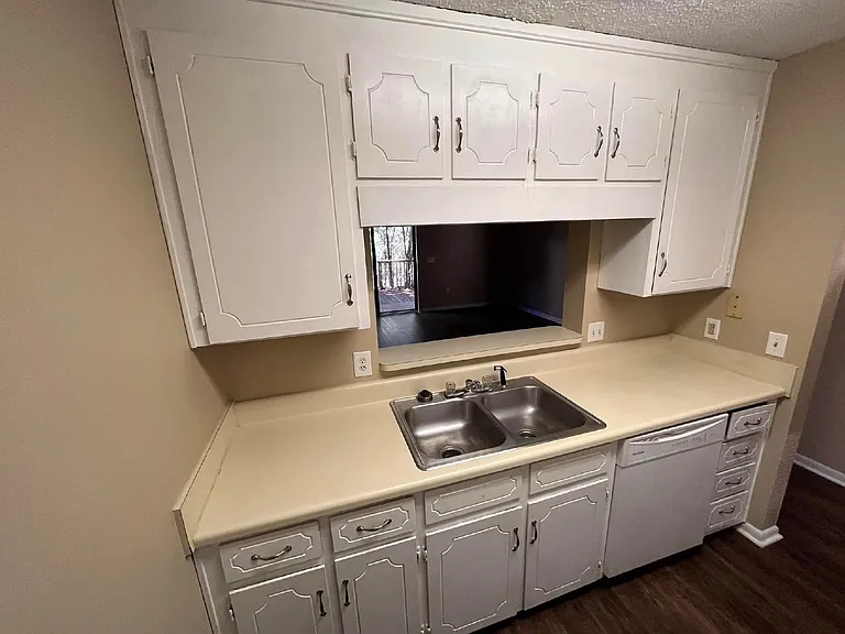 121 Candlebrook Dr — Photo 3