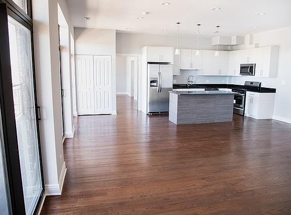 5th image of 2517 W Lawrence Ave #2E