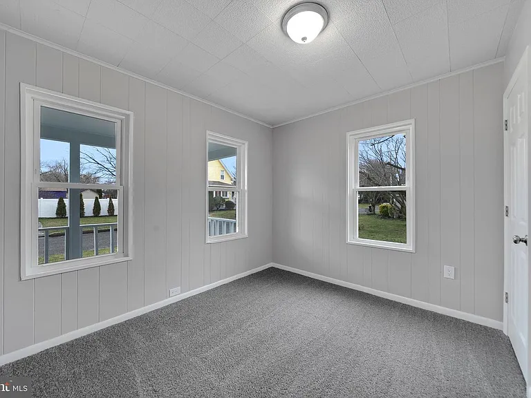 19 McClellan Ave — Photo 19