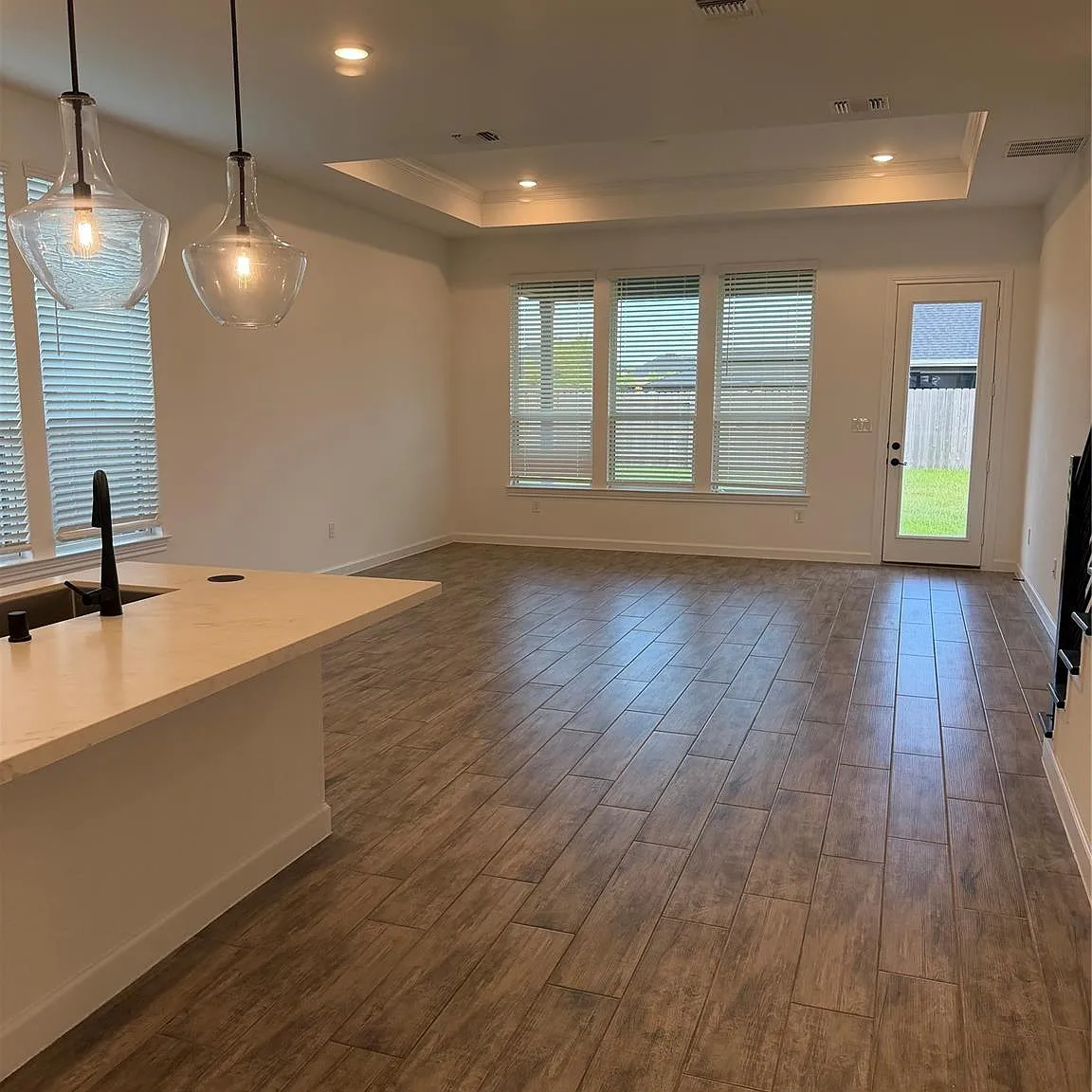 5 bed, 3.0 bath, 2348 sqft, $3,100 — Photo 3